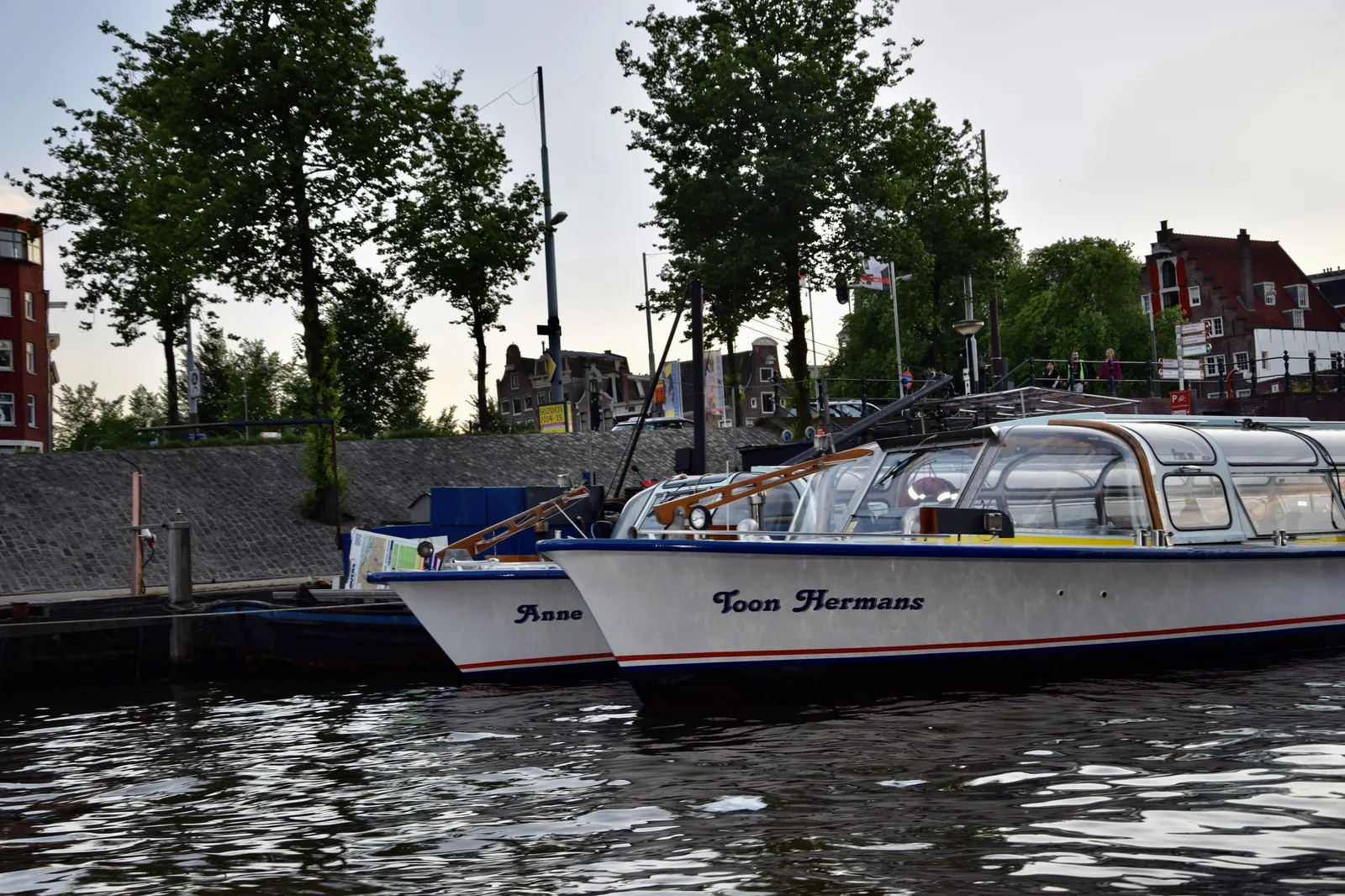 Koningsdag op het water: varen door de grachten Koningsdag op het water: varen door de grachten