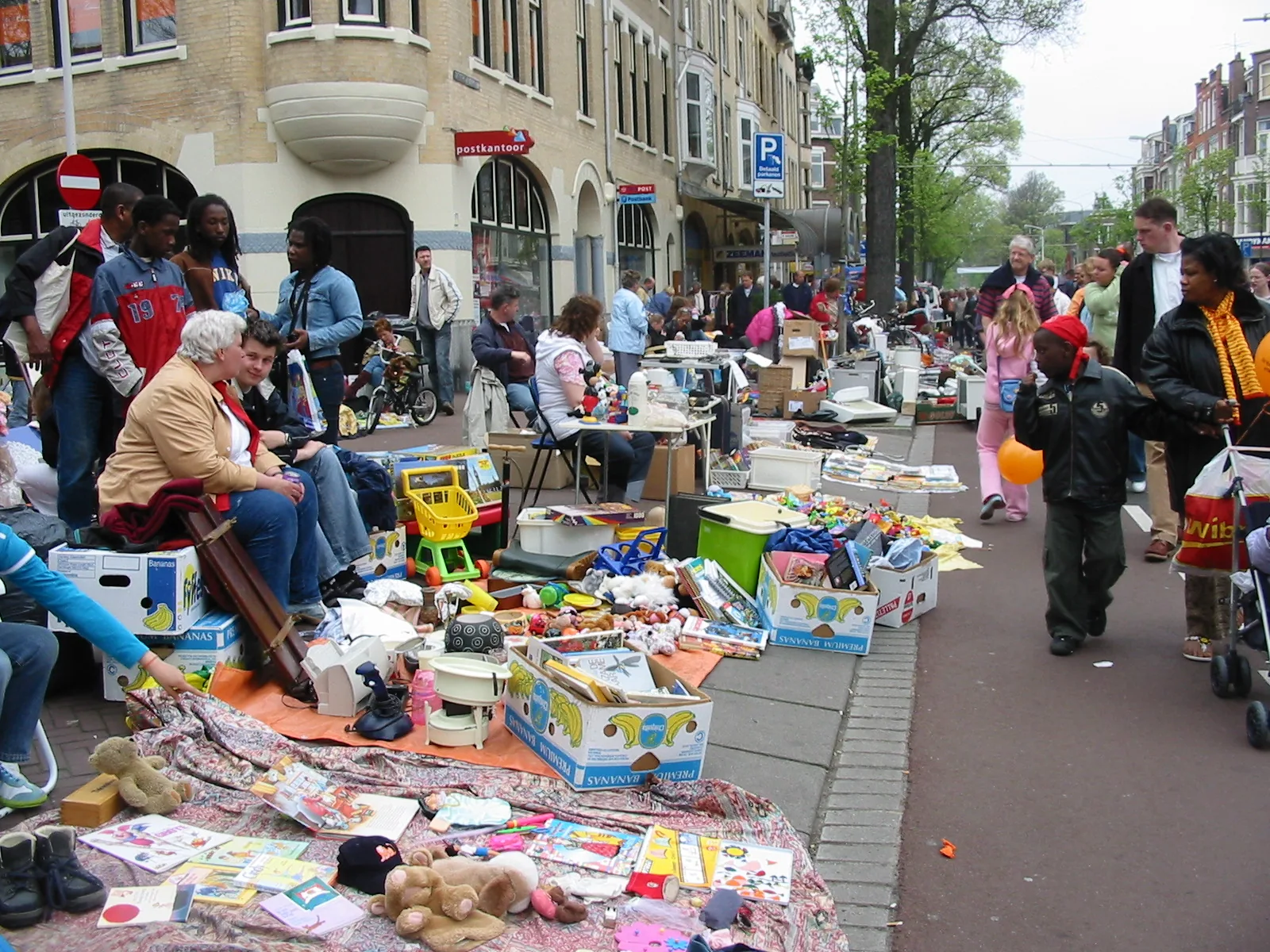De vrijmarkt op Koningsdag: zo haal je het meeste eruit De vrijmarkt op Koningsdag: zo haal je het meeste eruit
